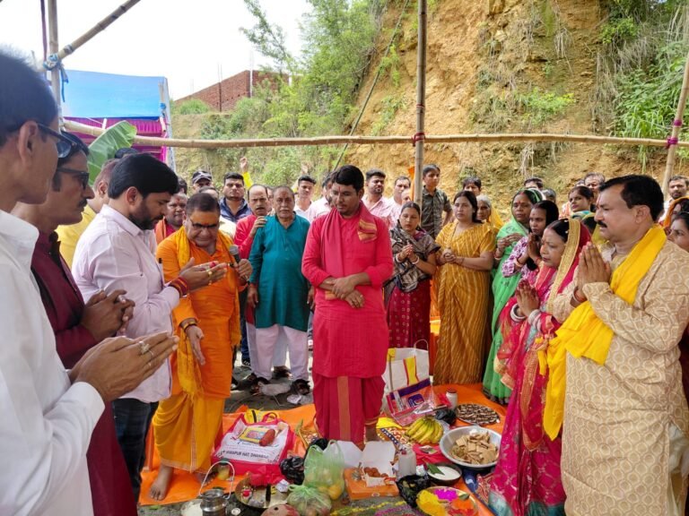 बिनोद बिहारी चौक में बनेगा भव्य शिव-हनुमान मंदिर, कुंभनाथ सिंह ने किया भूमि पूजन