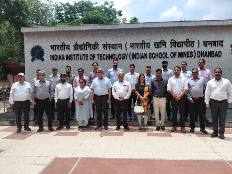 IIT ism धनबाद में एक्जिक्यूटिव डेवलपमेंट प्रोग्राम का हुआ आयोजन साउथ ईस्टर्न कोल लिमिटेड के 20 करीब अधिकारी कार्यक्रम में शामिल हुए ।