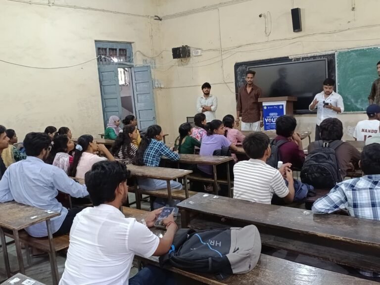 पीके रॉय कॉलेज में नए विद्यार्थियों को FYUGP की जानकारी, NSUI अध्यक्ष ने समझाई परीक्षा प्रणाली