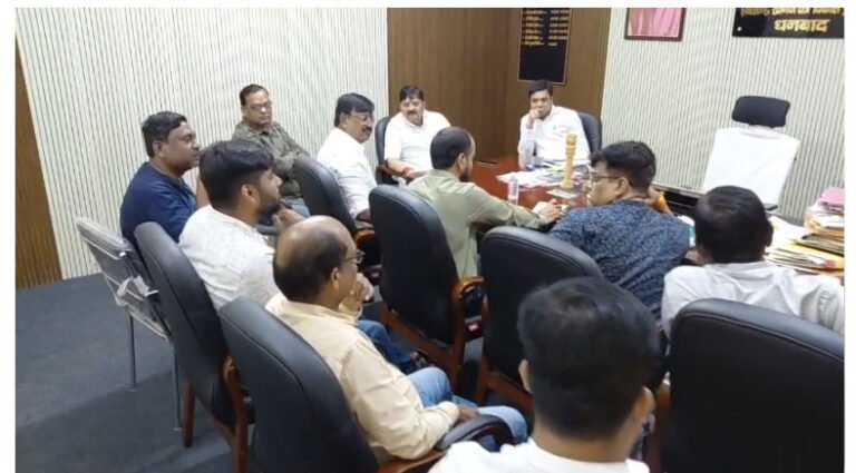 केंदुआ-करकेन्द में सुधरेगी जलापूर्ति, विधायक राज सिन्हा ने अधिकारियों के साथ की उच्चस्तरीय बैठक
