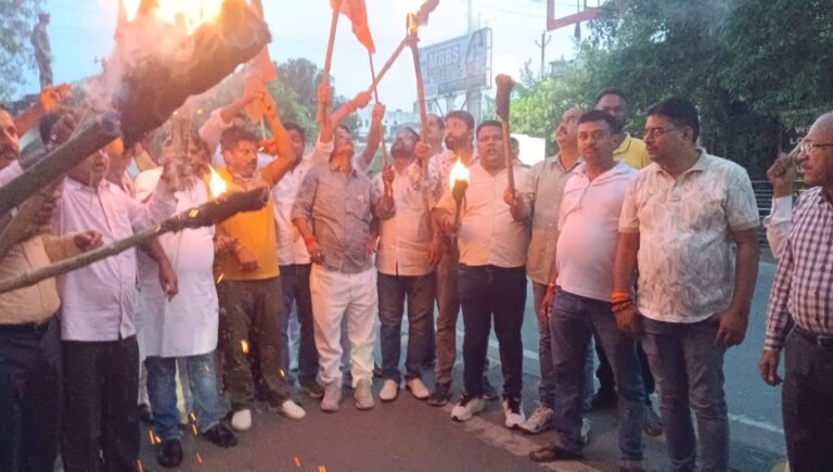 JPSC घोटाले पर भाजपा का मशाल जुलूस, मुख्यमंत्री के इस्तीफे की मांग।
