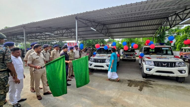 उपायुक्त व एसएसपी ने 40 नए महिन्द्रा बोलेरो वाहन को किया फ्लैग ऑफ