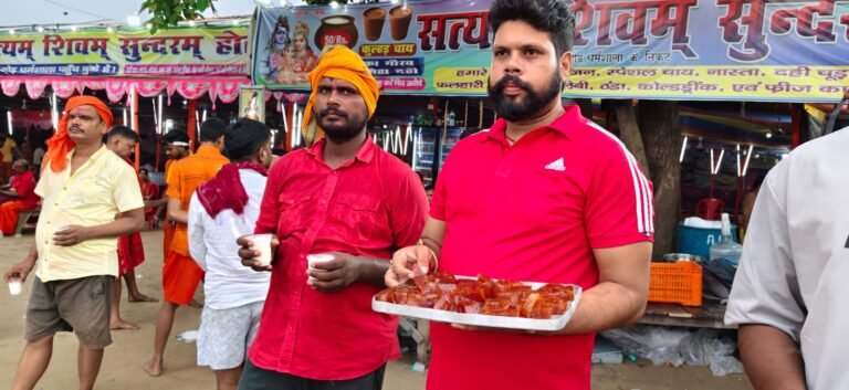 हर महादेव सेवा ट्रस्ट ने डाक बम कांवरियों के लिए लगाया सेवा शिविर