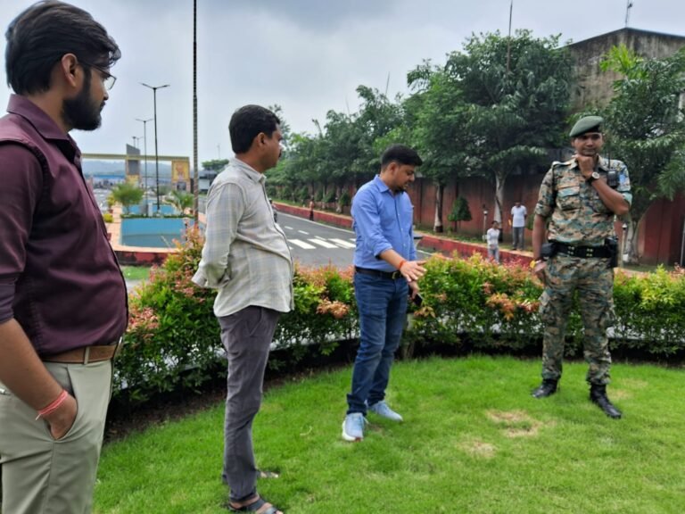 उपायुक्त ने स्वतंत्रता दिवस की तैयारियों को लेकर समाहरणालय परिसर का किया निरीक्षण, दिए आवश्यक निर्देश