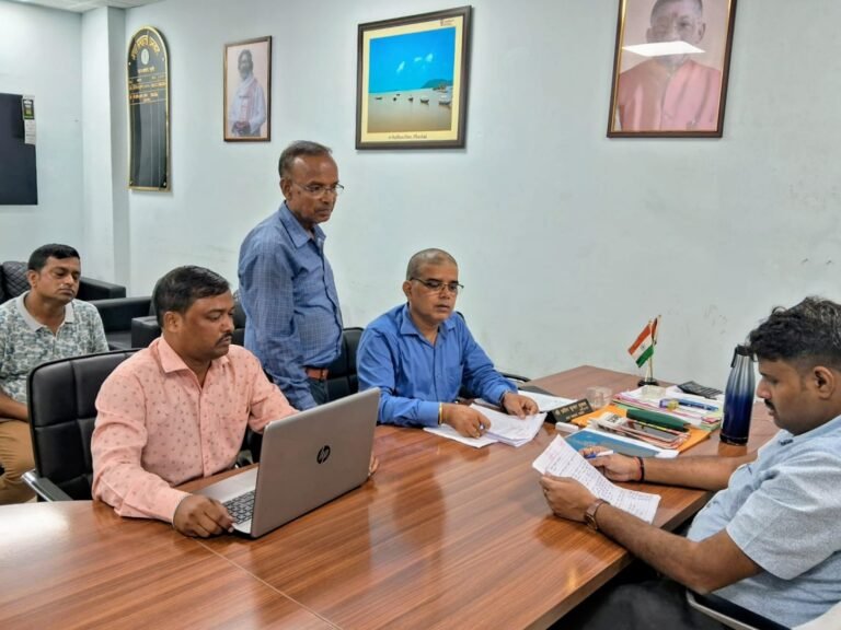 अपर समाहर्ता ने सुनी आम जनों की शिकायत