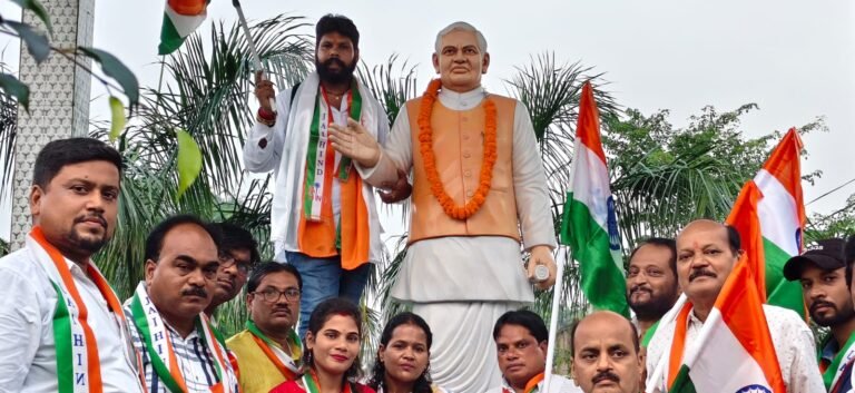 तिरंगा सम्मान यात्रा में गूंजा भारत माता की जय का नारा