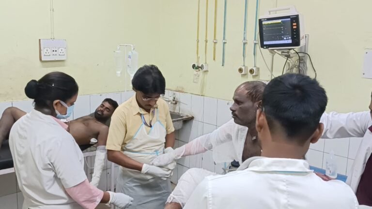 वेल्डिंग मशीन फटने से तीन मजदूर झुलसे, सुरक्षा मानकों की अनदेखी का आरोप