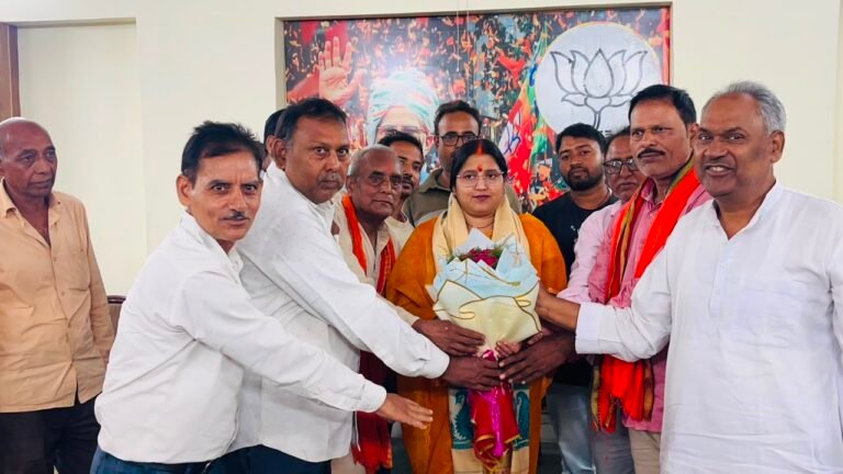 पीडीएस डीलरों की समस्या विधानसभा में उठाई, डोर स्टेप डिलीवरी फिर शुरू होने पर विधायक रागिनी सिंह का सम्मान
