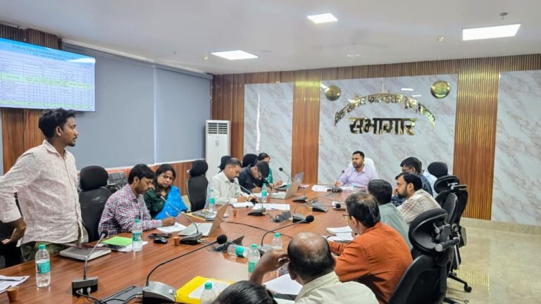 डीडीसी ने की स्वच्छ भारत मिशन (ग्रामीण) व जल जीवन मिशन की प्रगति की समीक्षा