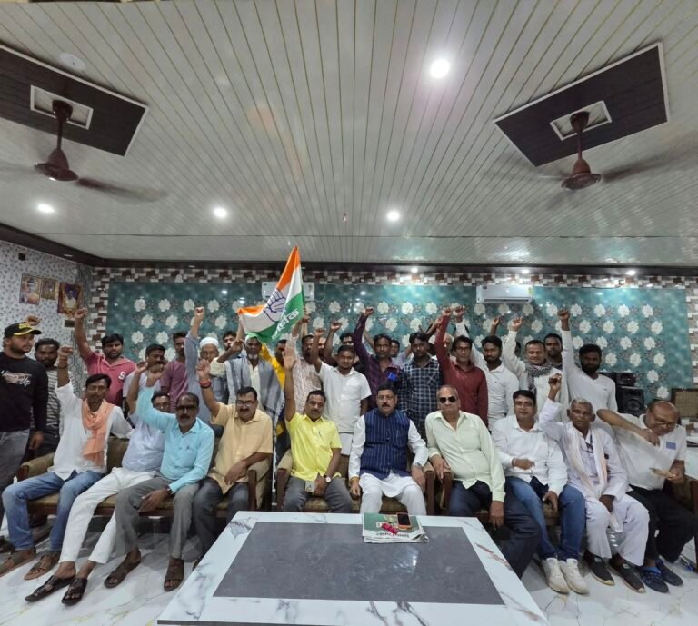 तोपचांची में कांग्रेस की बैठक, खान नीति और चंदे की पारदर्शिता पर केंद्र सरकार पर बरसे संतोष सिंह