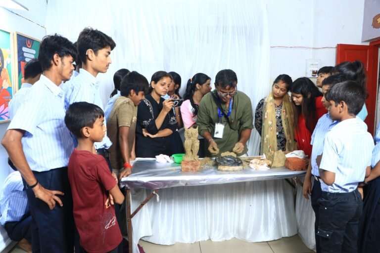 राष्ट्रीय कला प्रदर्शनी के अंतिम दिन उमड़ी भीड़, विशेष बच्चों ने दिखाई अपनी कला प्रतिभा
