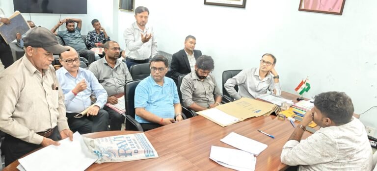 जमीन के बदले रोजगार व मुआवजे के मामलों पर अपर समाहर्ता ने सुनी रैयतों व बीसीसीएल प्रबंधन का पक्ष