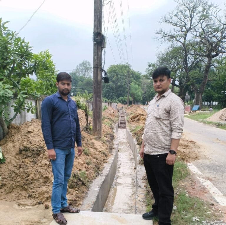 मानकों की अनदेखी पर संवेदक को दोबारा करना पड़ा 100 फीट नाली का निर्माण