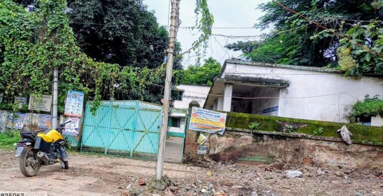 उपायुक्त के निर्देश पर सेठ सुखीराम बालिका विद्यालय के मुख्य द्वार से हटा कचरा