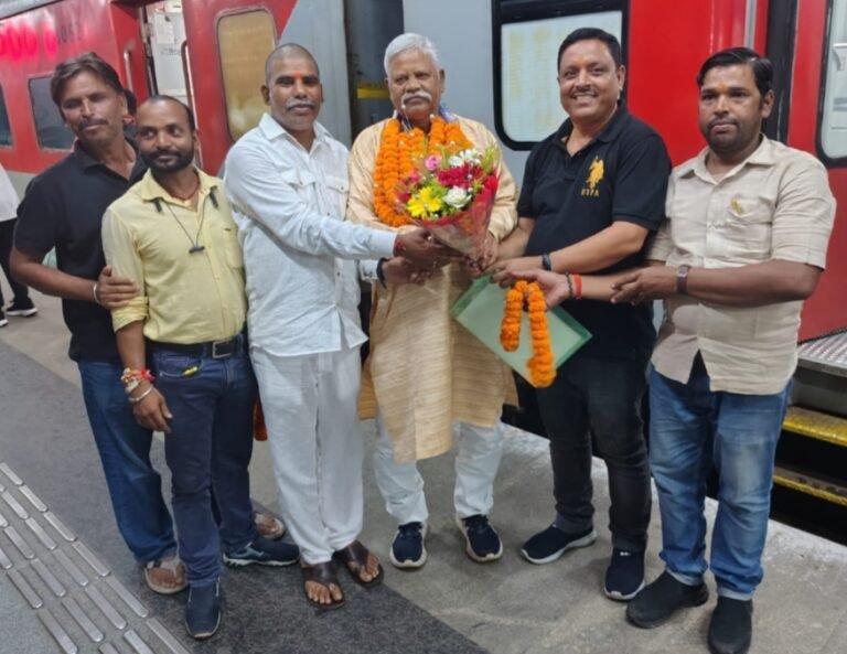 पिंटू कुमार सिंह ने जदयू प्रदेश अध्यक्ष खीरु महतो का किया जोरदार स्वागत