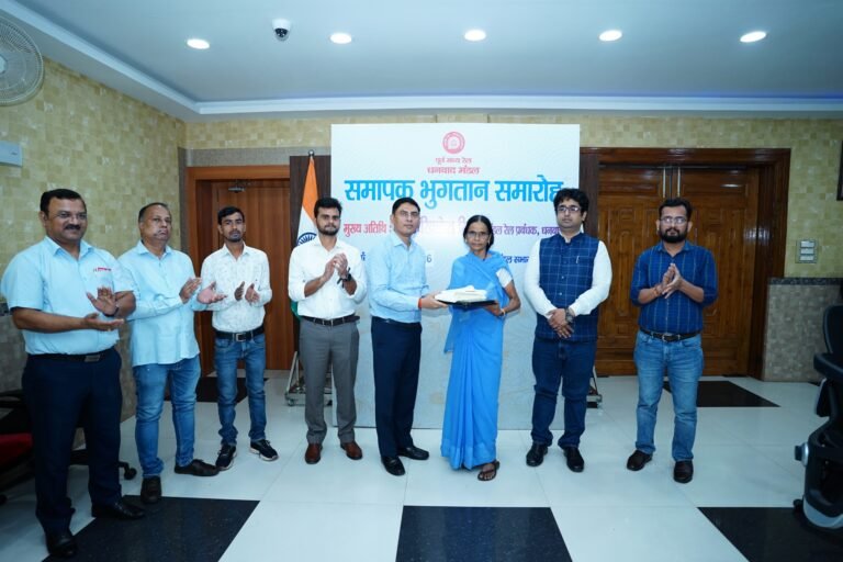 आज मंडल रेल प्रबंधक कार्यालय, धनबाद में अगस्त माह 2026 में सेवानिवृत होने वाले कर्मचारियों का समापक भुगतान समारोह का किया गया आयोजन |