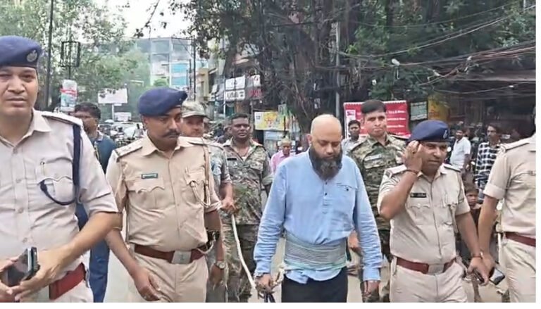 वासेपुर के कुख्यात गैंगस्टर प्रिंस खान के भाई बंटी खान को धनबाद पुलिस ने कोलकाता से किया गिरफ्तार ।