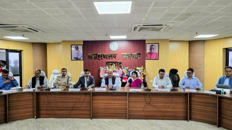 माननीय प्रधानमंत्री के सलाहकार ने की झरिया मास्टर प्लान सहित अन्य विभागों की समीक्षा