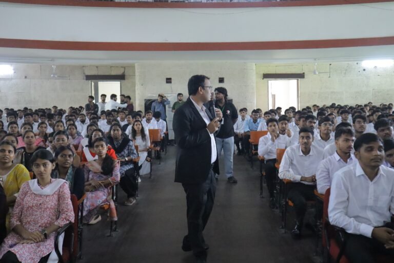बीआईटी सिंदरी के नवप्रवेशित छात्रों को उद्योग की हकीकत और सामाजिक सरोकार का पाठ