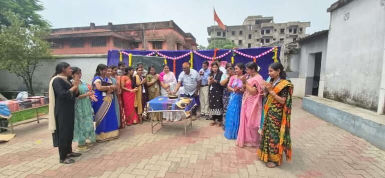 शिक्षक दिवस पर सिंबोसिस किड्स विद्यालय में शिक्षकों का सम्मान