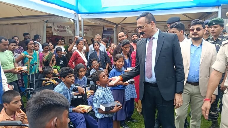 लोक अदालत में दिव्यांग बच्चों को मिला सहारा