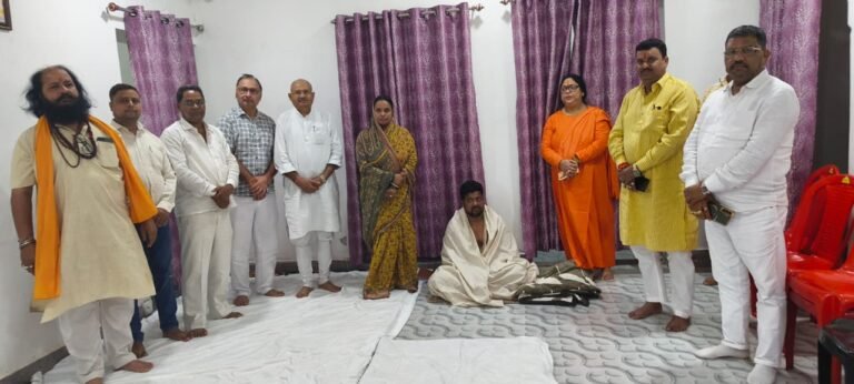 शोकाकुल परिवार से मिले श्री रामसेना के राष्ट्रीय उपाध्यक्ष उदय प्रताप सिंह