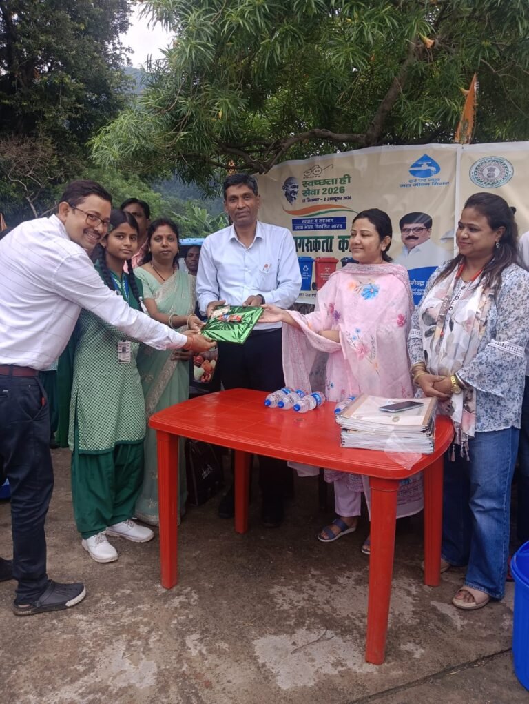 ​​स्वच्छता ही सेवा’ अभियान: विश्व पर्यटन दिवस पर तोपचांची झील परिसर में चला विशेष स्वच्छता अभियान, दिया गया स्वच्छता का संदेश
