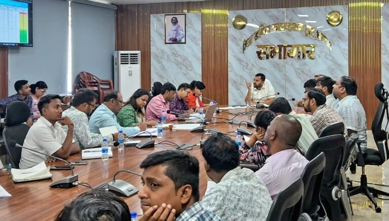 डीडीसी ने की स्वच्छ भारत मिशन व जल जीवन मिशन की समीक्षा