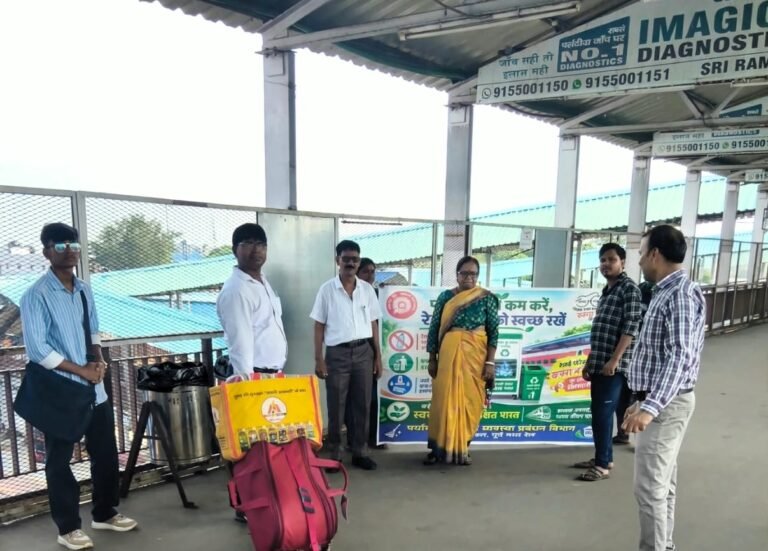 स्वच्छता ही सेवा अभियान के तेरहवें दिन धनबाद मंडल में चलाया गया स्वच्छता अभियान |