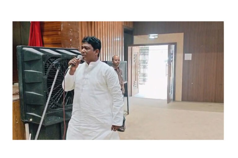 दुर्गा पूजा में ट्रैफिक जाम के साथ साथ फुशबंगला चौक पर बड़ा गड्ढा की भरपाई कर निजात दिलाए जिला प्रशासन : कार्तिक हाड़ी