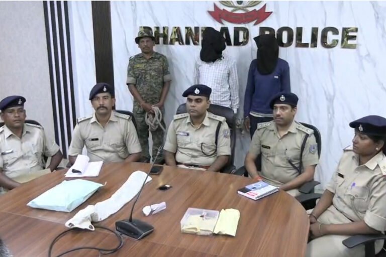 नीचीपुर में सनसनीखेज हत्या, तलवार समेत कई सामान बरामद