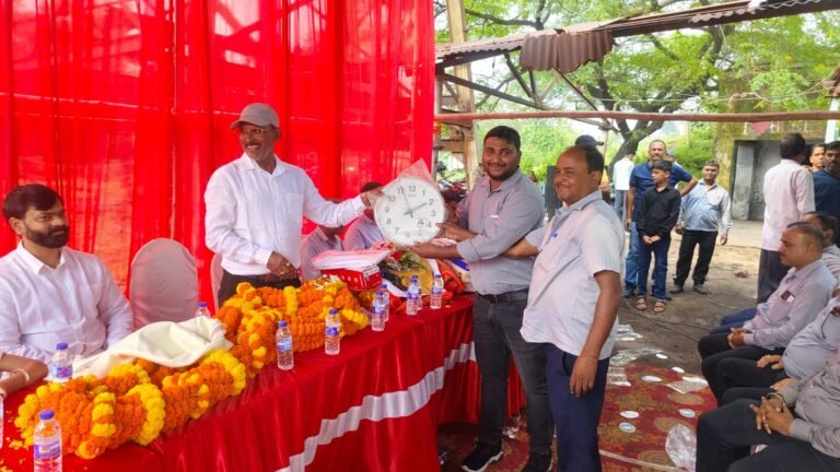 हाजिरी बाबू जयप्रकाश सिंह के सेवानिवृत्ति समारोह में मजदूर हित के मुद्दे उठे