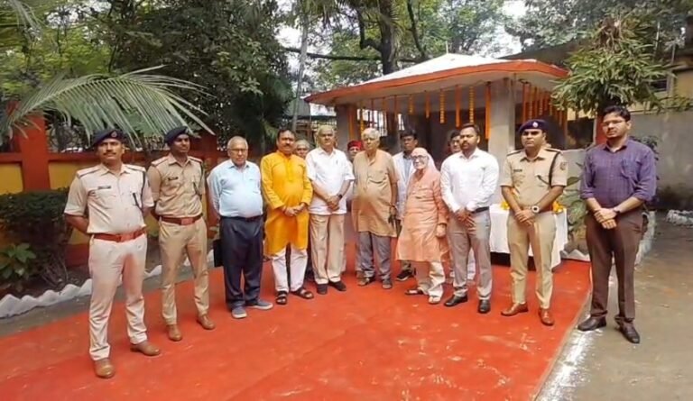 गांधी-शास्त्री जयंती पर प्रशासनिक अधिकारियों ने किया महापुरुषों को नमन