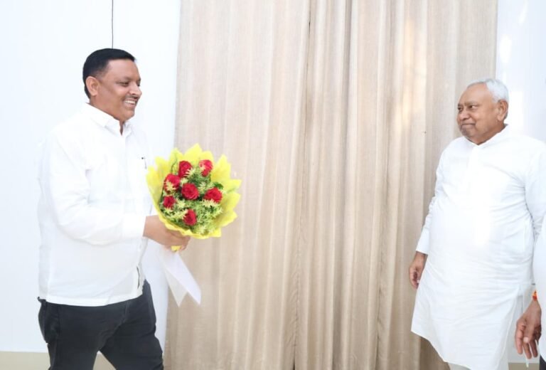 नीतीश कुमार से मिले जदयू जिलाध्यक्ष पिंटू कुमार सिंह