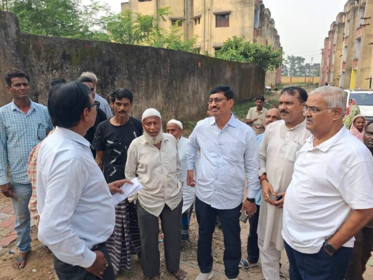 बेलगड़िया में पुनर्वास की हकीकत से रूबरू हो पूर्व बियाडा अध्यक्ष ने अधिकारियों को दी 15 दिन बेलगड़िया में रहने की चुनौती