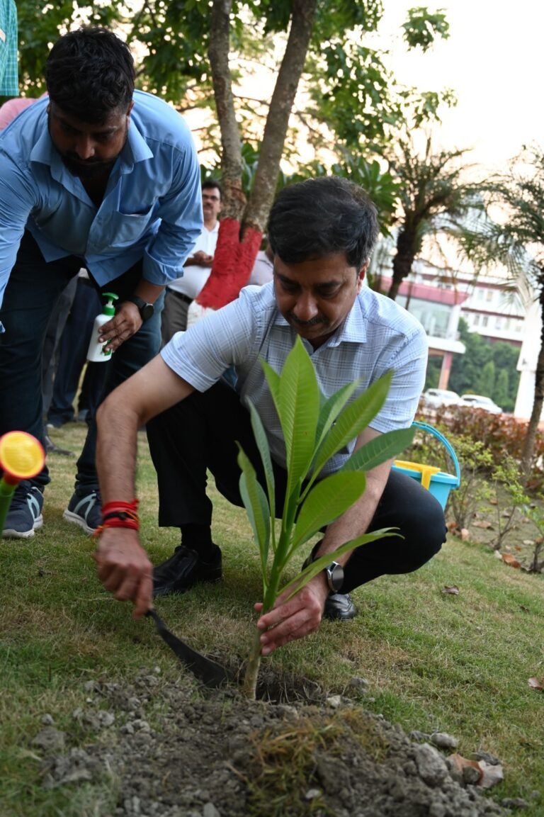 पूर्व मध्य रेल में स्वच्छता पखवाड़ा-2026 के अंतर्गतमुख्यालय हाजीपुर में स्वच्छता शपथ एवं वृक्षारोपण कार्यक्रम आयोजित