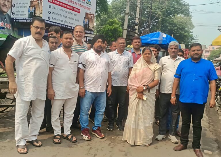 भू-धंसान के खिलाफ कतरास में काला बिल्ला लगाकर विरोध, आंदोलन तेज करने की चेतावनी