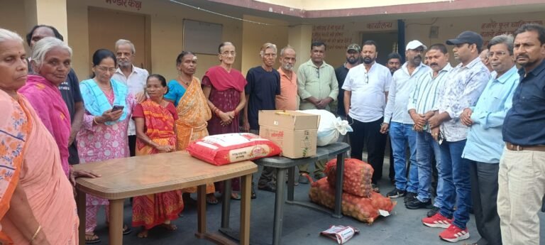 नजरूल हक की 10वीं बरसी पर श्रद्धांजलि सभा, बुजुर्गों के बीच बांटी गई खाद्य सामग्री
