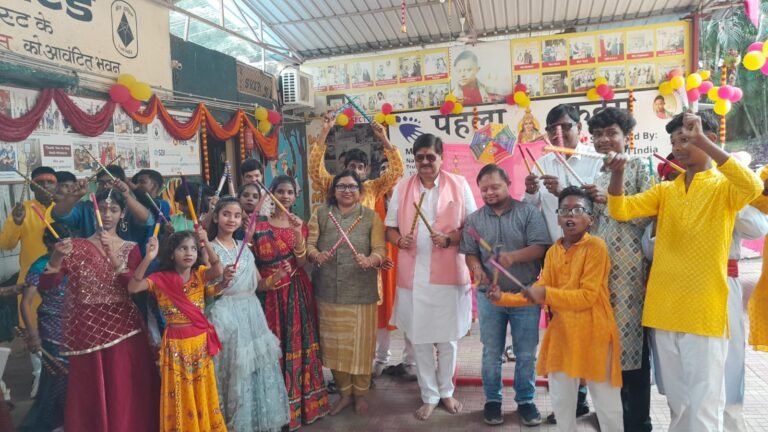 पहला कदम में डांडिया की धूम, बच्चों संग थिरके विधायक राज सिन्हा