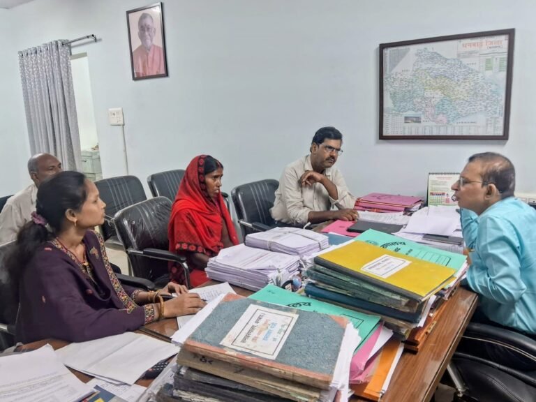 जनता दरबार में एडीएम लॉ एंड ऑर्डर ने सुनी आमजनों की समस्याएं