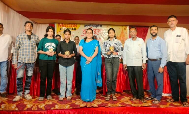 ठाकुर कुल्ही दुर्गा पूजा समिति की ओर से चित्रकला प्रतियोगिता का आयोजन
