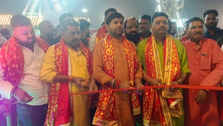 स्टेशन दुर्गा पूजा पंडाल में दिखेगी अनूठी थीम, बाहर आदिवासी कबीला तो अंदर गुपचुप की दुनिया