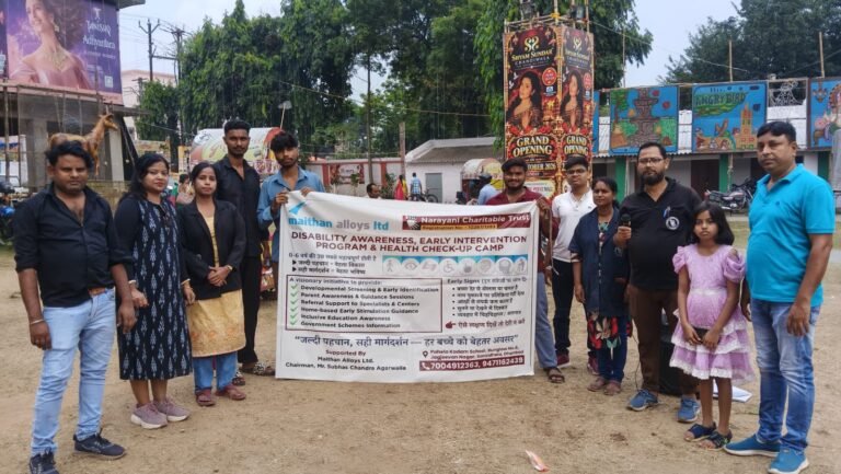 दुर्गापूजा की छुट्टियों में भी दिव्यांग बच्चों के भविष्य के लिए जुटी पहला कदम की टीम