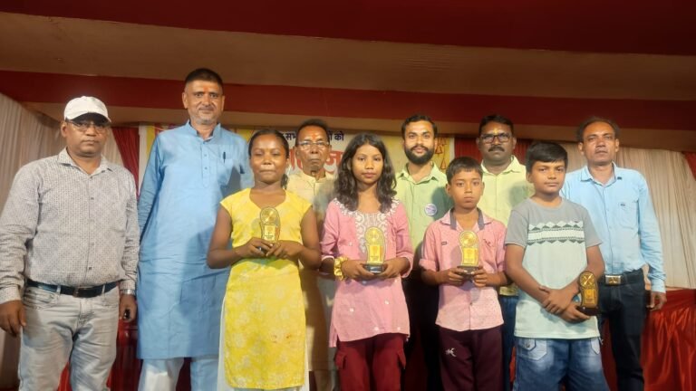 ठाकुर कुल्ही दुर्गा पूजा समिति की ओर से आर्ट एंड क्राफ्ट एवं म्यूजिकल चेयर प्रतियोगिता का आयोजन।