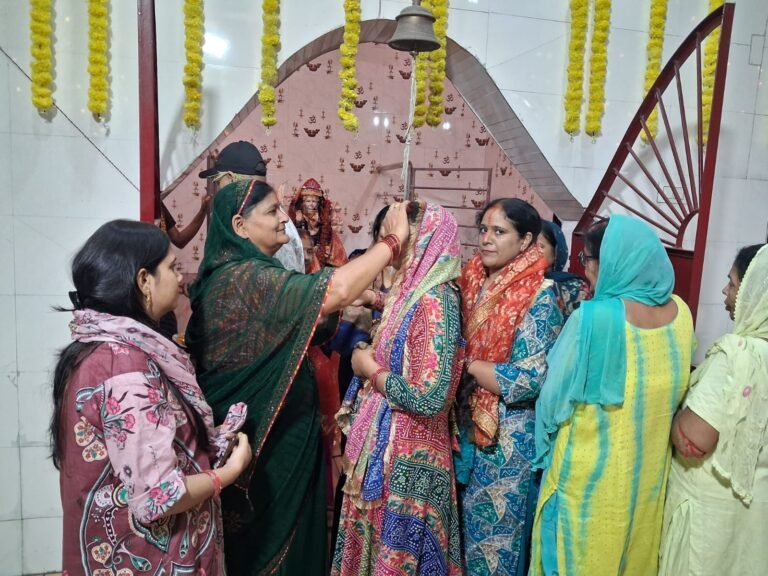 वास्तु विहार कॉलोनी के शक्ति मंदिर में सिंदूर खेला के साथ मां सिद्धिदात्री की विदाई