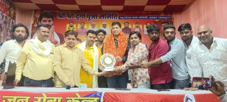 ‘गुपचुप’ थीम ने बटोरी सुर्खियां, न्यू स्टेशन दुर्गा पूजा समिति को प्रथम पुरस्कार