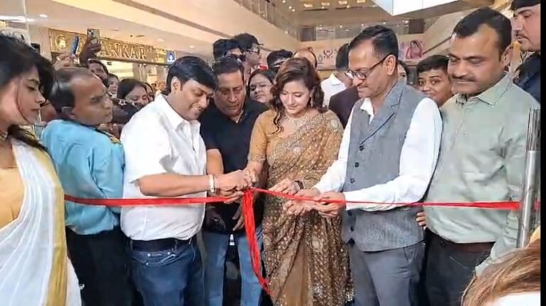 बैंक मोड़ में श्याम सुंदर चांदी वाला के नए शोरूम का भव्य उद्घाटन, अंजलि अरोड़ा ने बढ़ाई रौनक