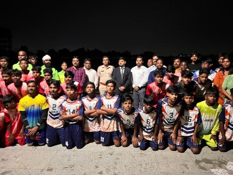 भिजीत गांगुली जूनियर फुटबॉल लीग में डीसी और एसएसपी ने खिलाड़ियों का बढ़ाया उत्साह; खेल सुविधाएं उपलब्ध कराने का दिया भरोसा